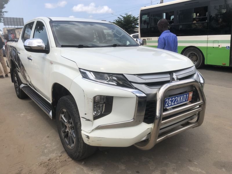 Mitsubishi L200 - à louer sur r-auto Mitsubishi L200 - extérieur
