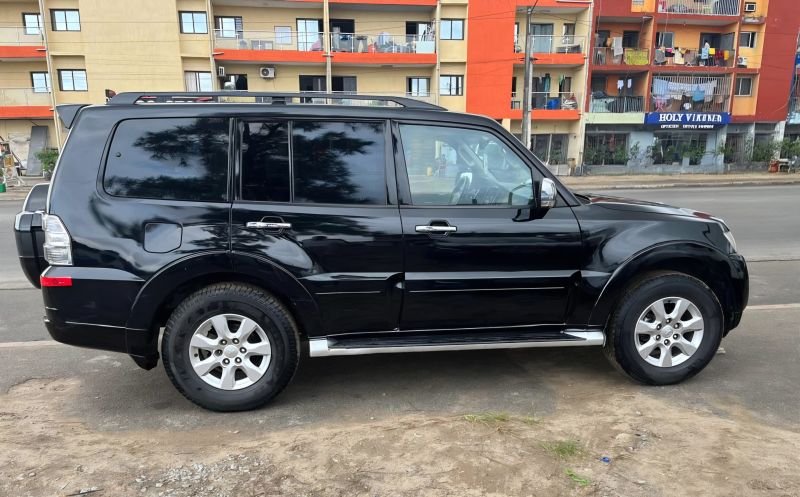 MITSUBISHI Pajero - à louer sur r-auto MITSUBISHI Pajero - extérieur