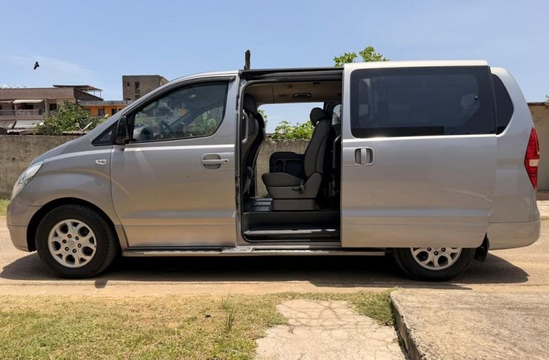 Hyundai Grand Starex - à louer sur r-auto Hyundai Grand Starex - extérieur