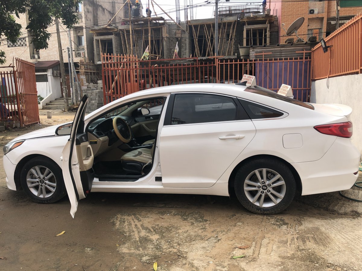 Hyundai sonata - à louer sur r-auto Hyundai sonata - extérieur
