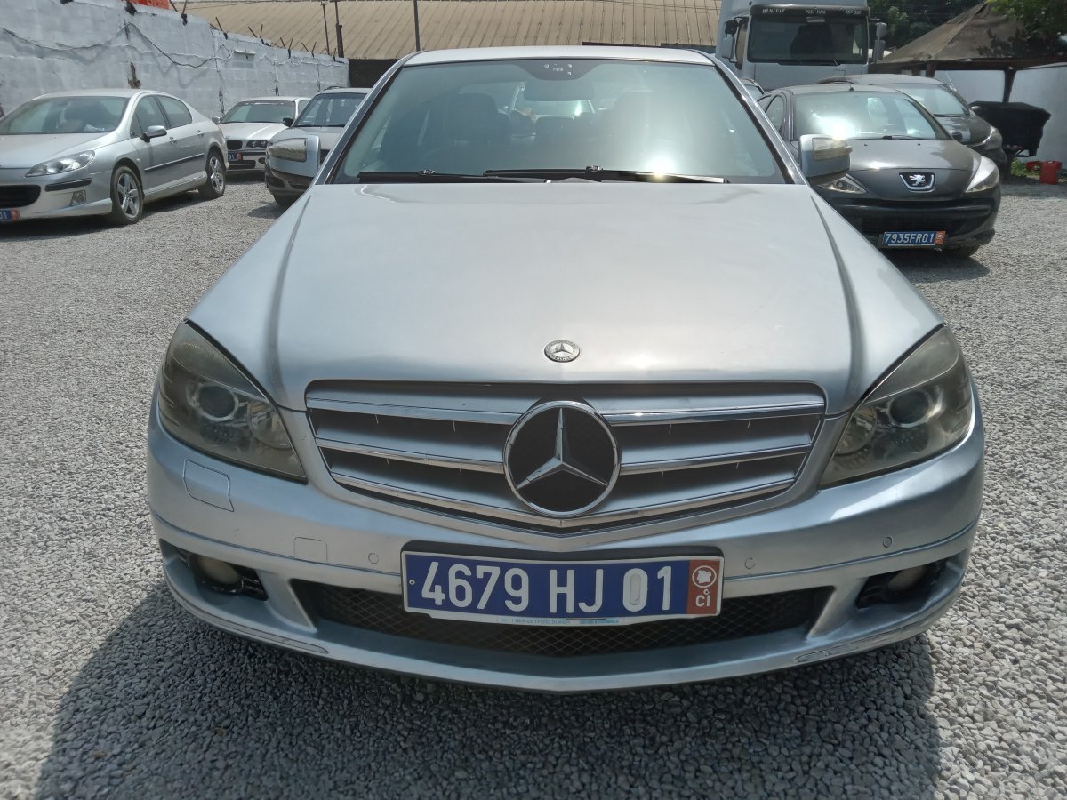 Mercedes c300 - à louer sur r-auto Mercedes c300 - extérieur