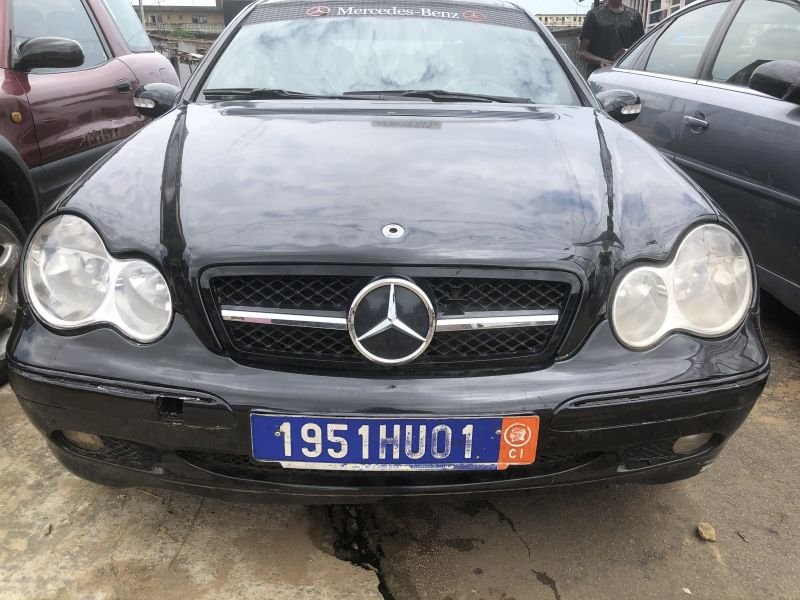 Mercedes C200 moteur cash noir - à vendre sur r-auto Mercedes C200 moteur cash noir - extérieur