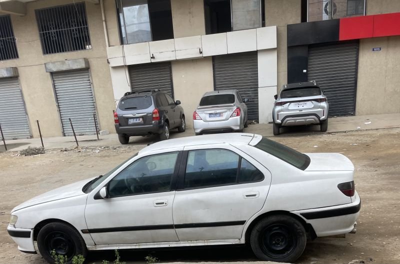 Peugeot 406 blanche - à vendre sur r-auto Peugeot 406 blanche - extérieur