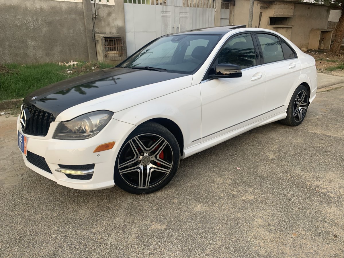 Mercedes C300 - à vendre sur r-auto Mercedes C300 - extérieur